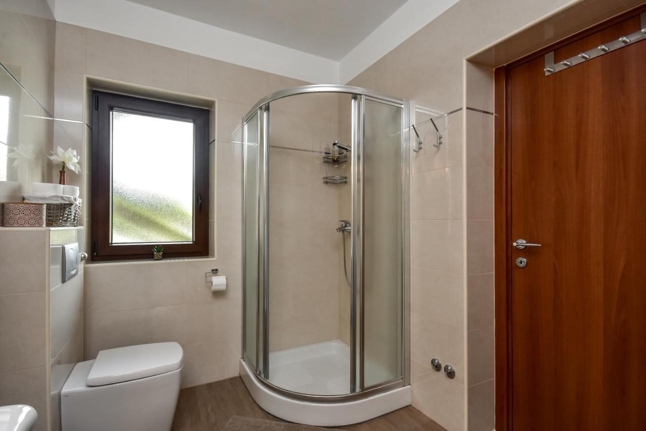 Apartman Grabar Roč Exterior foto